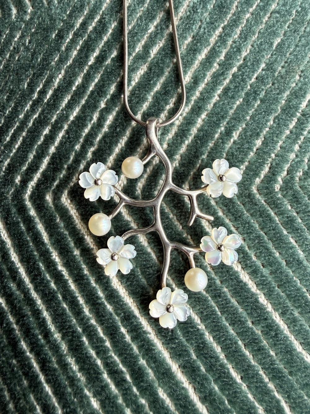 🌸✨ 925 Sterling Silver Sakura Blossom Necklace•Pearl & Mother of Peal